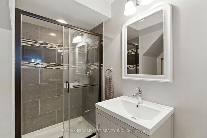 Photo 38 at 36 Pinecreek Road, Waterdown, Hamilton