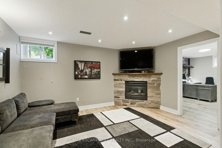 Photo 39 at 36 Pinecreek Road, Waterdown, Hamilton