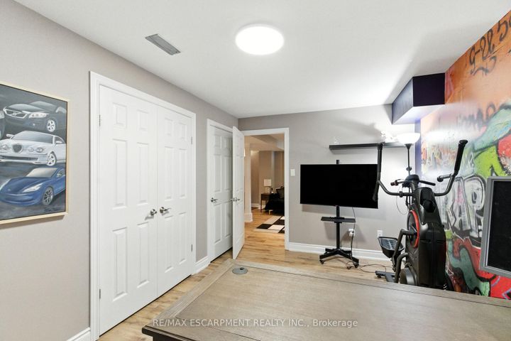 Photo 41 at 36 Pinecreek Road, Waterdown, Hamilton