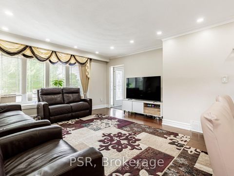 Photo 2 at 7 Willsteven Drive, Woburn, Toronto