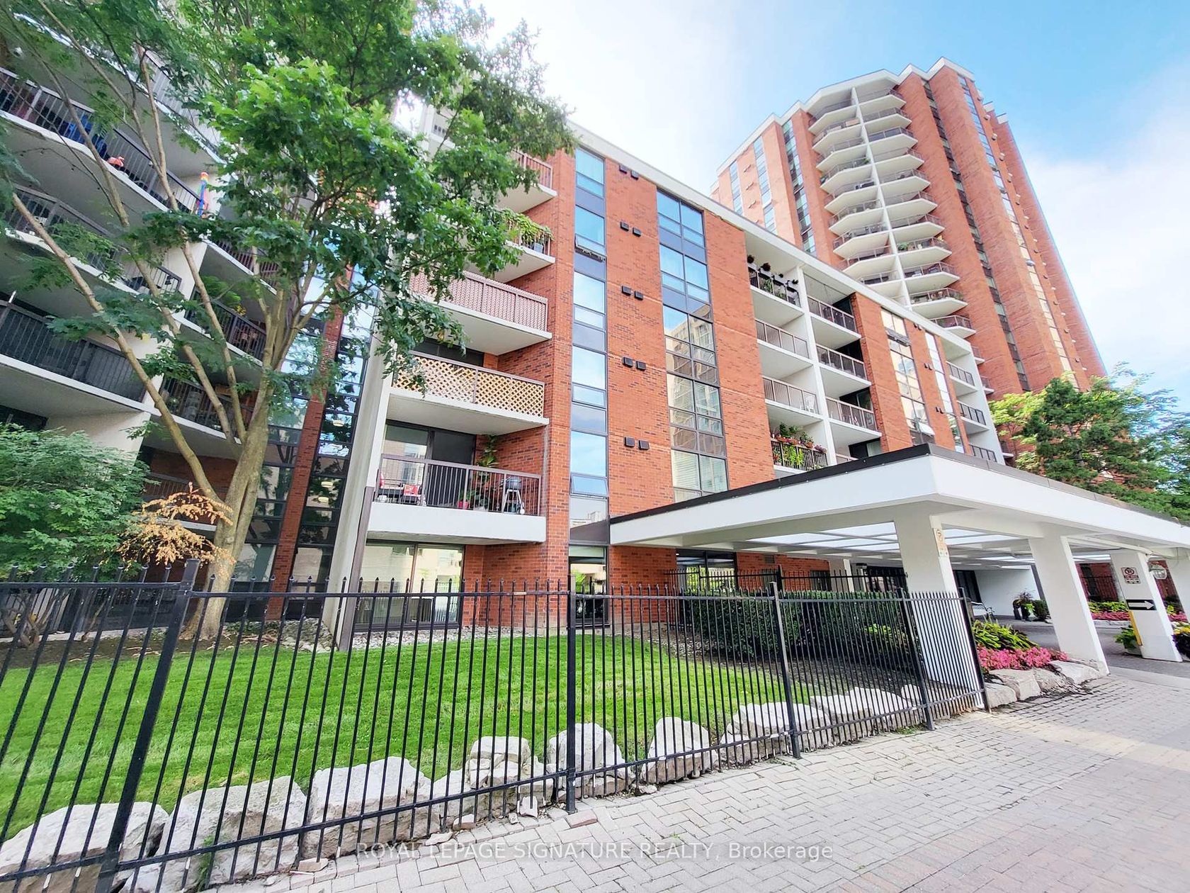 205 - 77 Maitland Place, South St. James Town, Toronto 