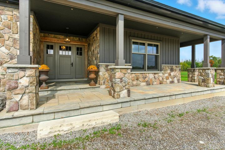 Photo 2 at 437 6th Concession Road E, Rural Flamborough, Hamilton
