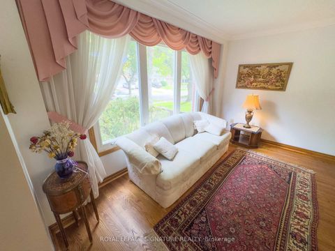 Photo 10 at 6 Satchell Boulevard, Centennial Scarborough, Toronto