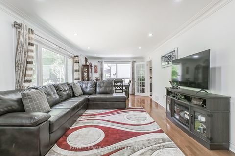 Photo 2 at 27 Horton Boulevard, Eglinton East, Toronto