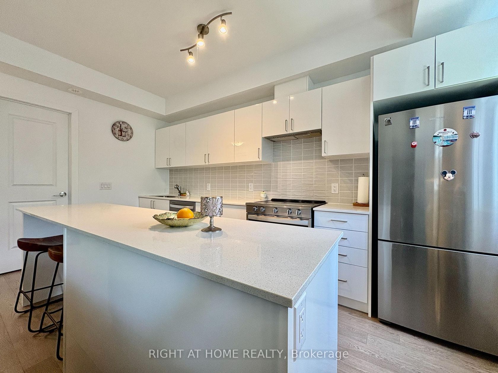 211 - 1085 Douglas McCurdy Common, Lakeview, Mississauga 2