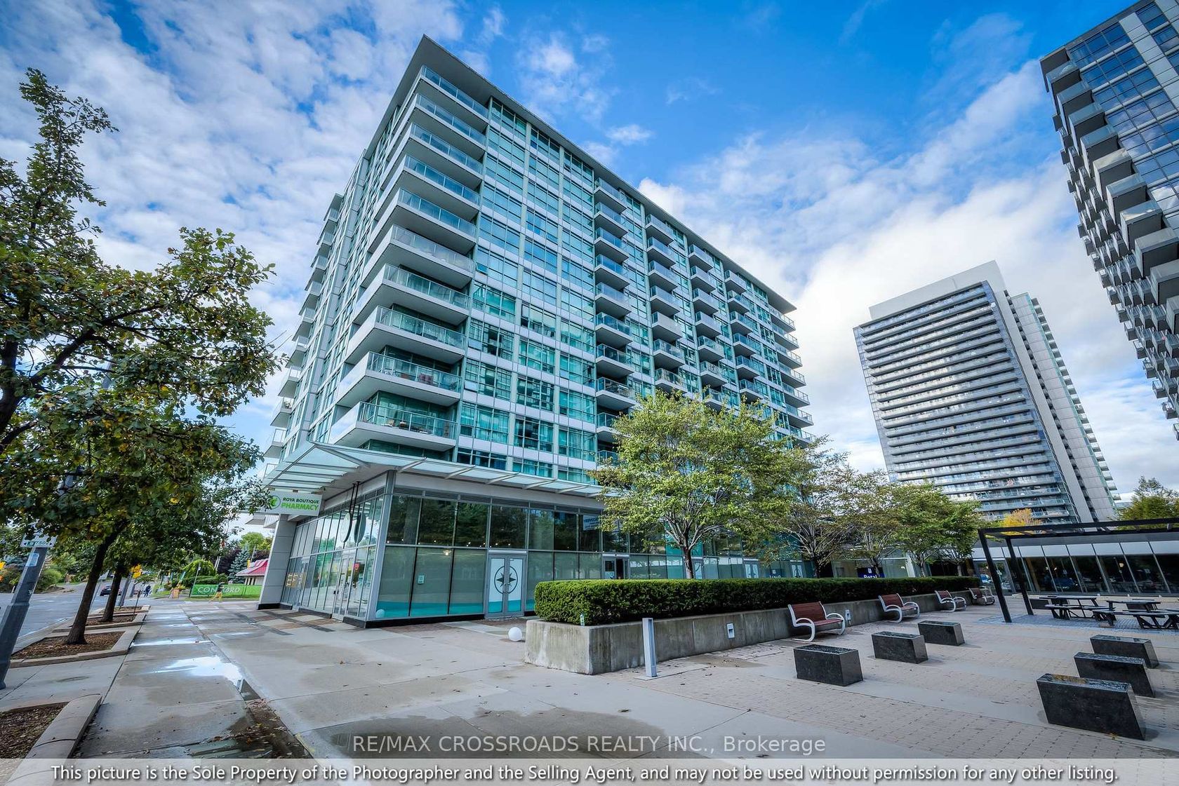 206 - 15 Singer Court, Bayview Village, Toronto 