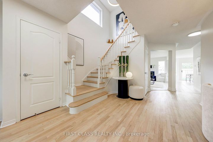 Photo 3 at 47 Lauraview Crescent, Berczy, Markham