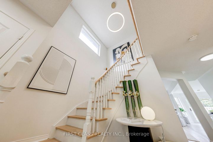 Photo 4 at 47 Lauraview Crescent, Berczy, Markham