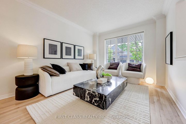 Photo 5 at 47 Lauraview Crescent, Berczy, Markham