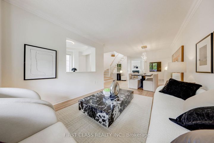 Photo 7 at 47 Lauraview Crescent, Berczy, Markham