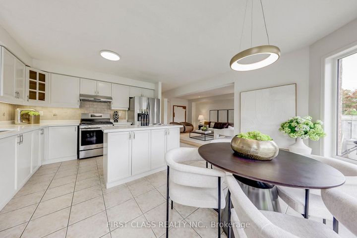 Photo 14 at 47 Lauraview Crescent, Berczy, Markham