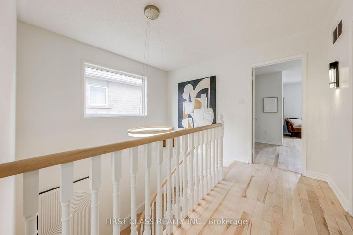 Photo 15 at 47 Lauraview Crescent, Berczy, Markham