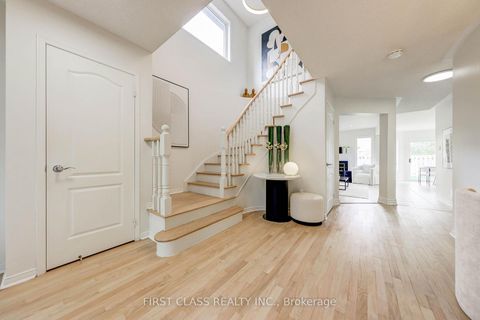Photo 3 at 47 Lauraview Crescent, Berczy, Markham