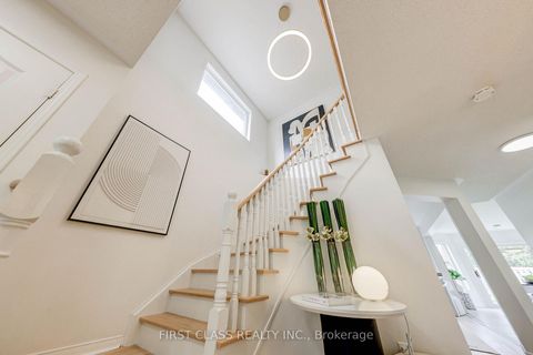 Photo 4 at 47 Lauraview Crescent, Berczy, Markham