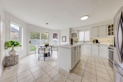 Photo 11 at 47 Lauraview Crescent, Berczy, Markham