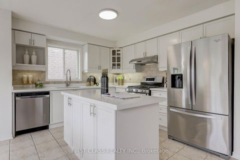 Photo 12 at 47 Lauraview Crescent, Berczy, Markham