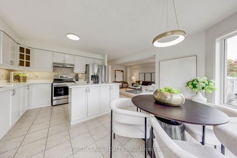 Photo 14 at 47 Lauraview Crescent, Berczy, Markham