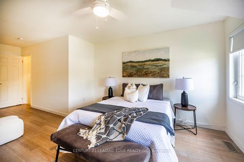 Photo 12 at 57 - 113 The Queensway Way N, Swansea, Toronto