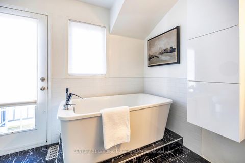 Photo 15 at 57 - 113 The Queensway Way N, Swansea, Toronto