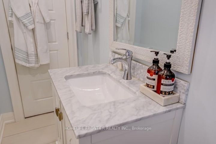 Photo 23 at 72 Newton Drive, Newtonbrook East, Toronto