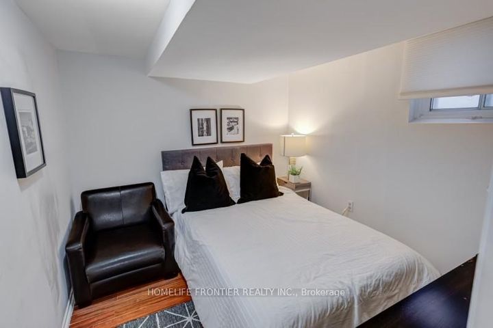 Photo 33 at 72 Newton Drive, Newtonbrook East, Toronto