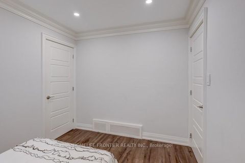 Photo 21 at 72 Newton Drive, Newtonbrook East, Toronto