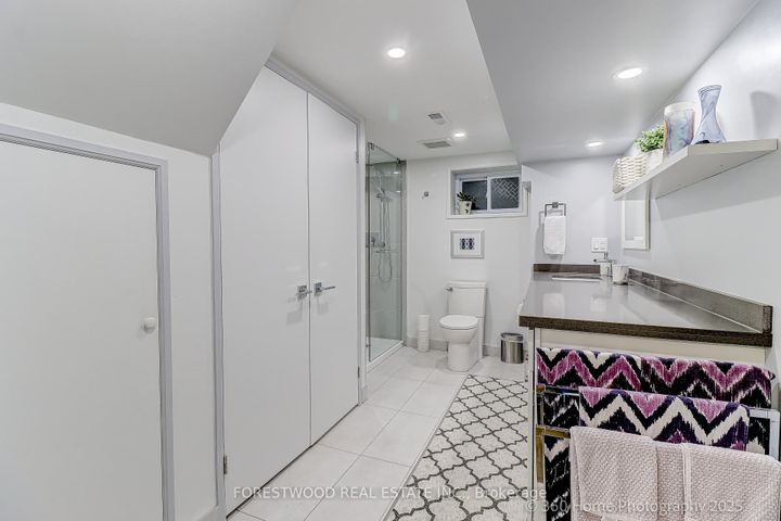 Photo 33 at 16 Westhead Road, Alderwood, Toronto