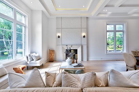 Photo 2 at 27 Hurlingham Crescent, Don Mills, Toronto