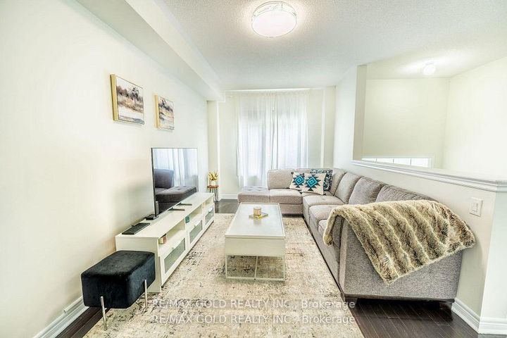 Photo 3 at 34 Rockbrook Trail, Northwest Brampton, Brampton