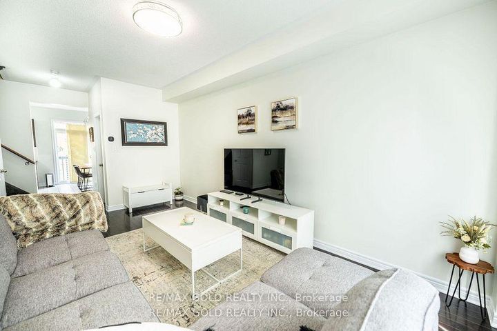 Photo 4 at 34 Rockbrook Trail, Northwest Brampton, Brampton