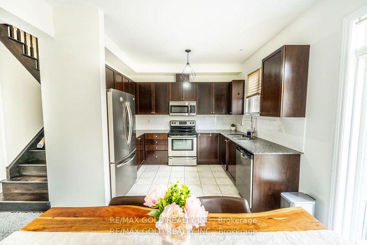 Photo 6 at 34 Rockbrook Trail, Northwest Brampton, Brampton