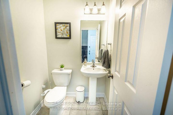 Photo 8 at 34 Rockbrook Trail, Northwest Brampton, Brampton