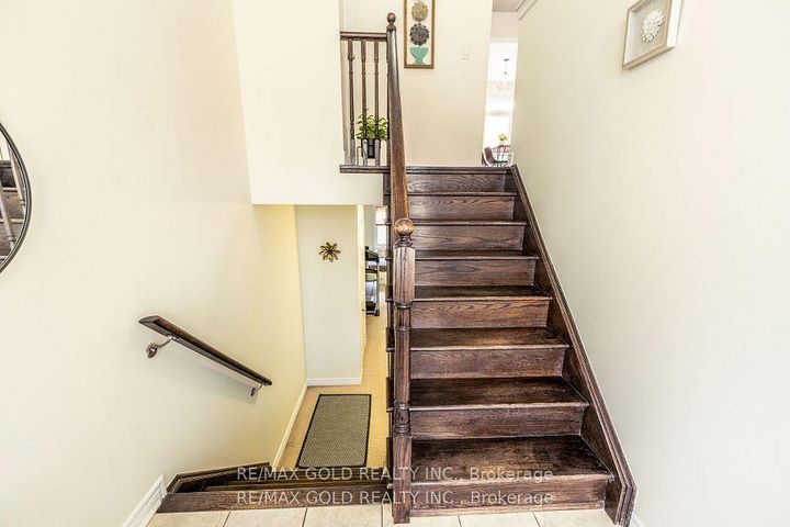 Photo 9 at 34 Rockbrook Trail, Northwest Brampton, Brampton