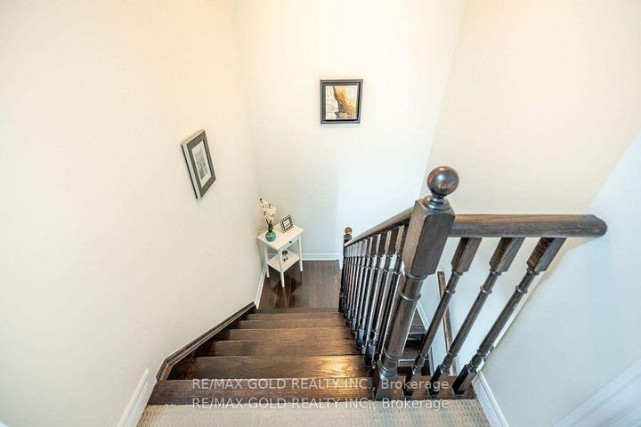 Photo 10 at 34 Rockbrook Trail, Northwest Brampton, Brampton