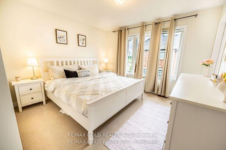 Photo 11 at 34 Rockbrook Trail, Northwest Brampton, Brampton