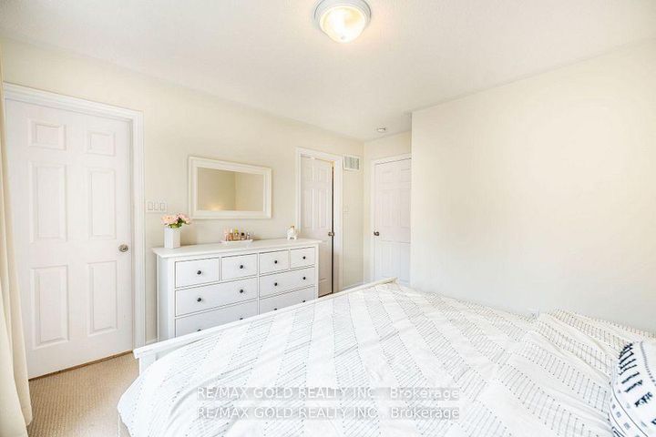 Photo 12 at 34 Rockbrook Trail, Northwest Brampton, Brampton