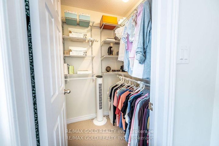Photo 13 at 34 Rockbrook Trail, Northwest Brampton, Brampton