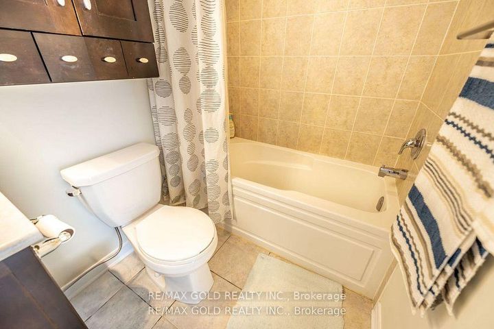 Photo 14 at 34 Rockbrook Trail, Northwest Brampton, Brampton