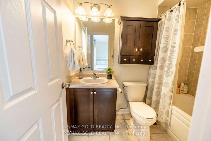 Photo 15 at 34 Rockbrook Trail, Northwest Brampton, Brampton