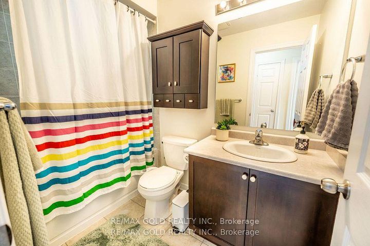 Photo 18 at 34 Rockbrook Trail, Northwest Brampton, Brampton