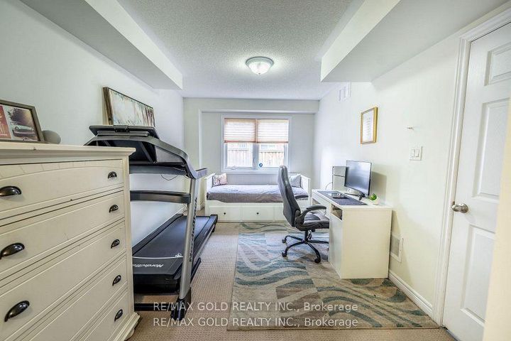 Photo 20 at 34 Rockbrook Trail, Northwest Brampton, Brampton