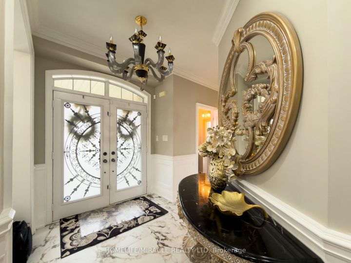 Photo 3 at 404 Queen Mary Drive, Northwest Brampton, Brampton