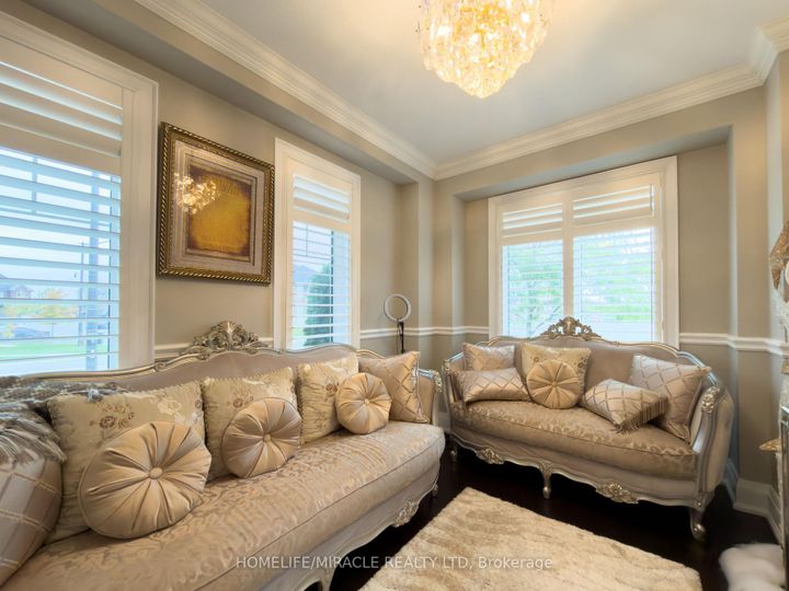 Photo 5 at 404 Queen Mary Drive, Northwest Brampton, Brampton