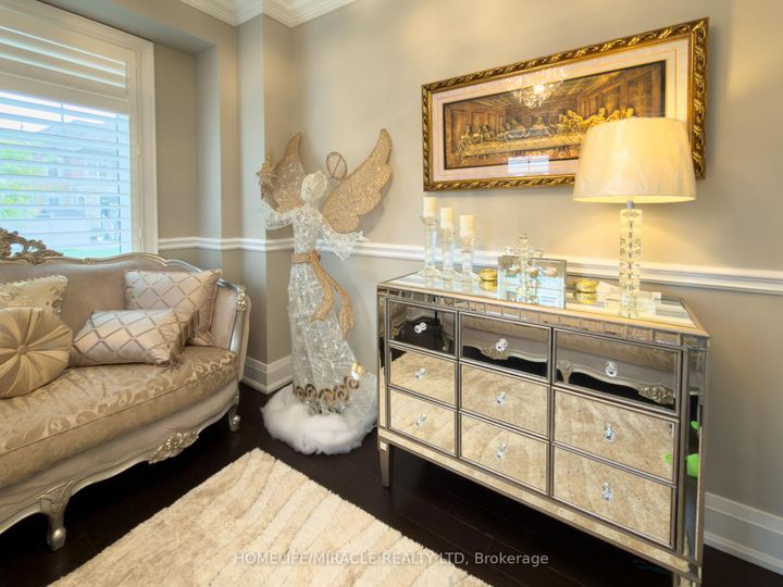 Photo 6 at 404 Queen Mary Drive, Northwest Brampton, Brampton