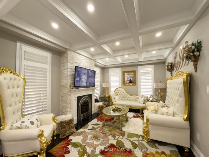 Photo 7 at 404 Queen Mary Drive, Northwest Brampton, Brampton