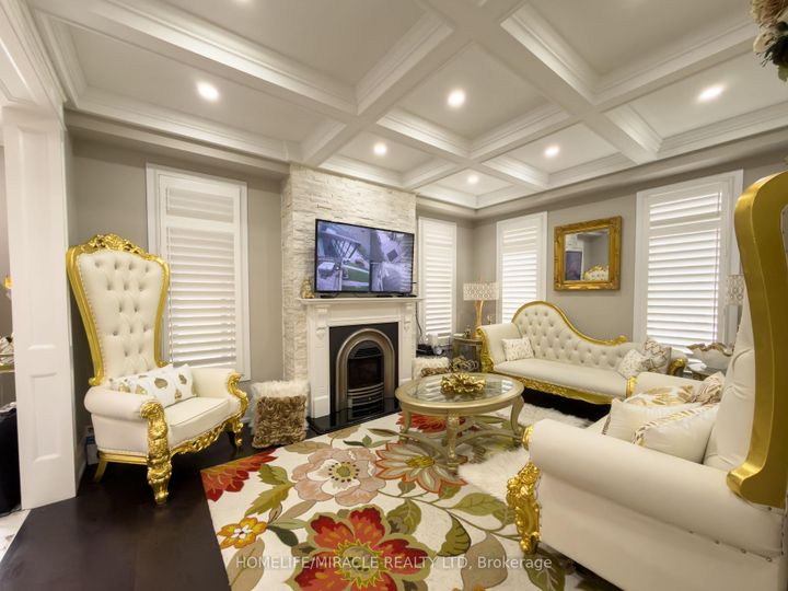 Photo 8 at 404 Queen Mary Drive, Northwest Brampton, Brampton