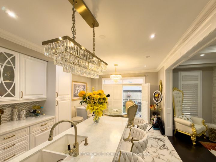 Photo 12 at 404 Queen Mary Drive, Northwest Brampton, Brampton