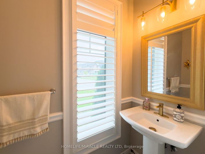Photo 16 at 404 Queen Mary Drive, Northwest Brampton, Brampton