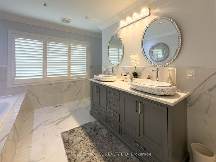 Photo 18 at 404 Queen Mary Drive, Northwest Brampton, Brampton