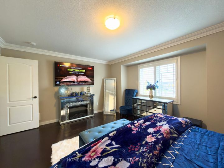 Photo 28 at 404 Queen Mary Drive, Northwest Brampton, Brampton